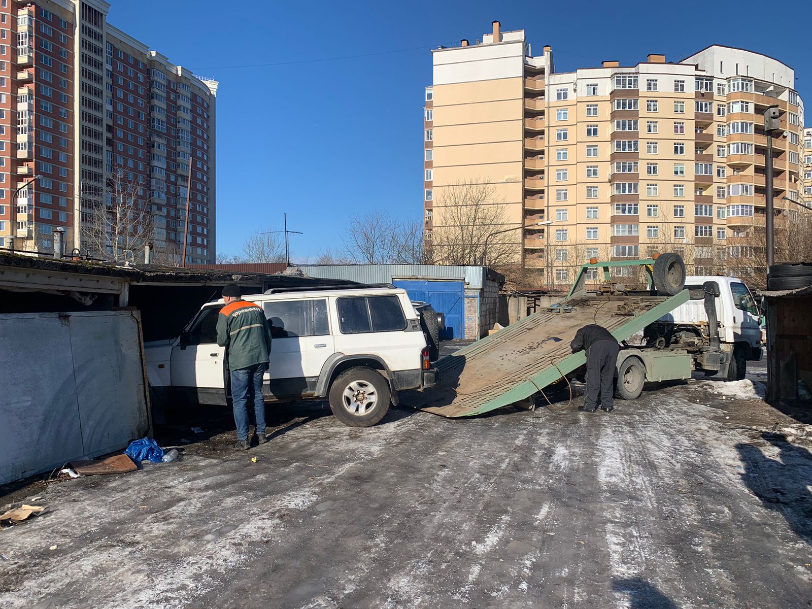 Все гаражные боксы, находящихся на территории гаражного кооператива на  улице Солдата Корзуна, освобождены. Изъятое имущество перемещено на склад  временного хранения и подлежит выдаче законным владельцам. - Официальный  сайт Администрации Санкт‑Петербурга